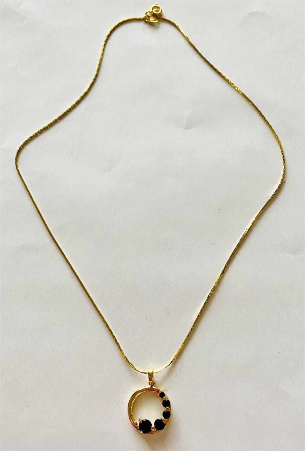 Lot 265: Vermeil sapphire pendant on chain