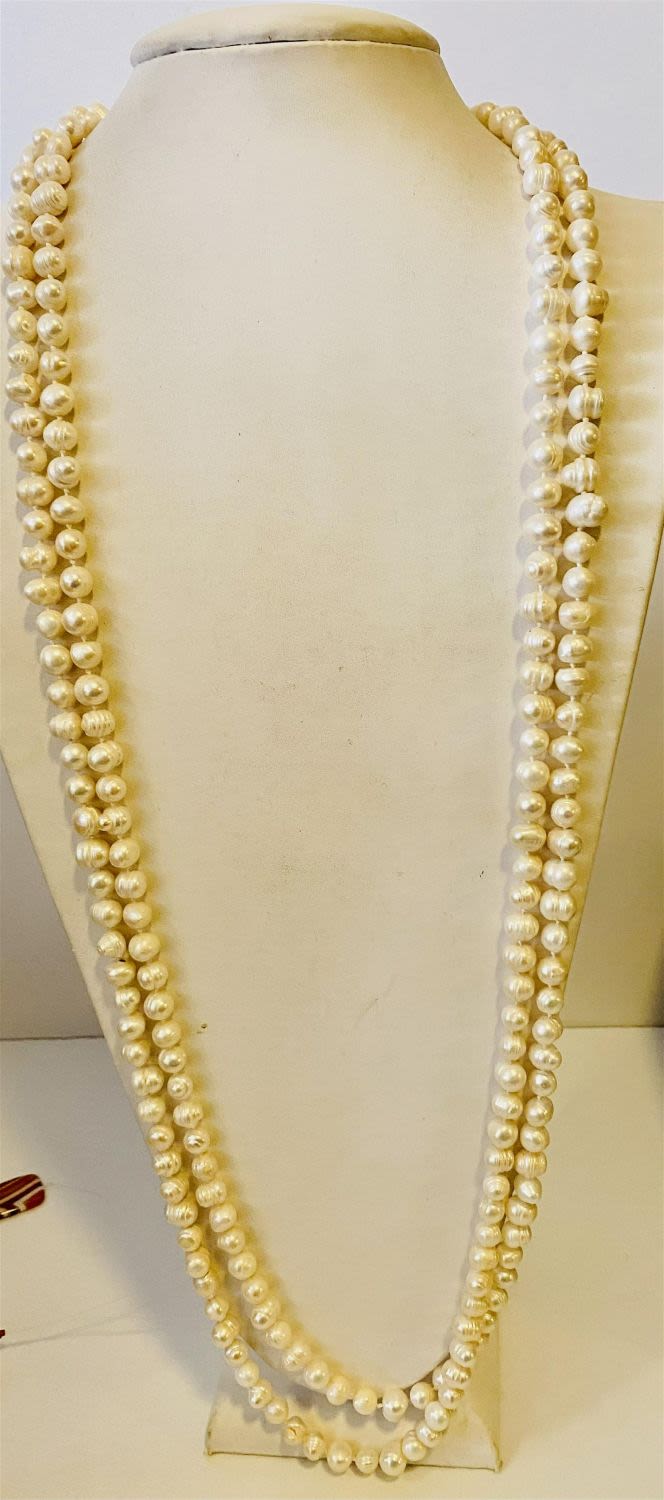 Lot 363: Baroque pearls long strand