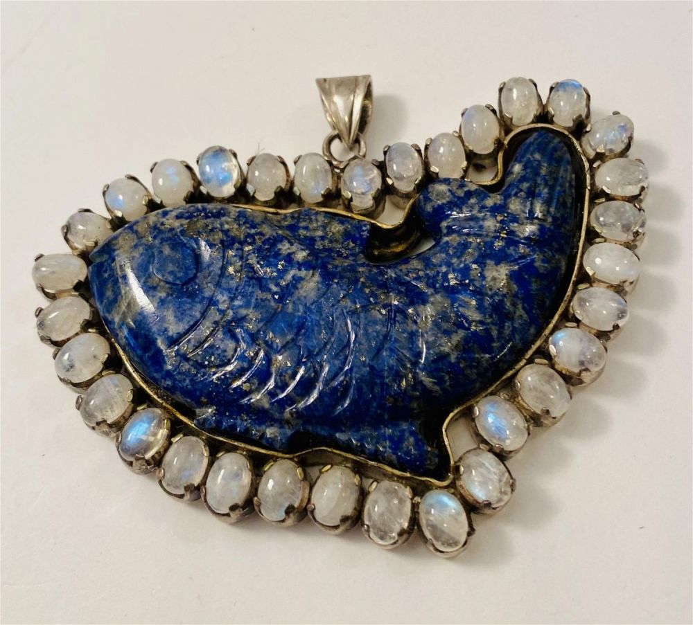 Lot 395: Lapis lazuli carved fish pendant- moonstones surrounding