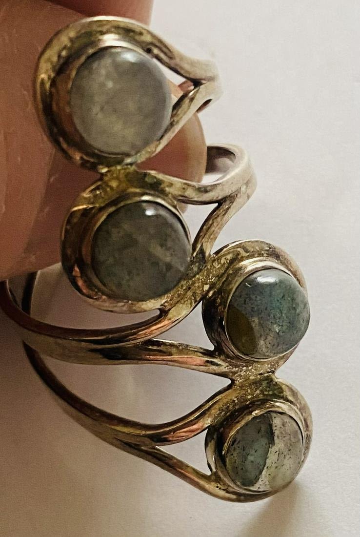 Lot 396: Labradorite sterling cabochon ring