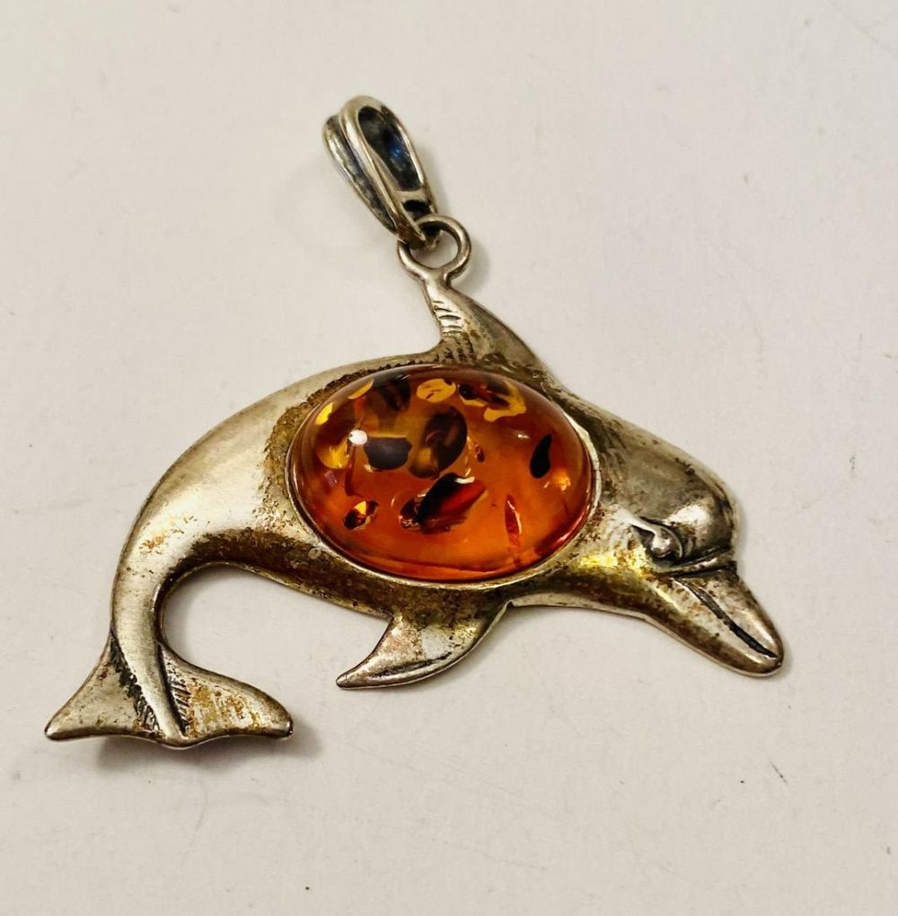 Lot 399: Amber sterling pendant/dolphin