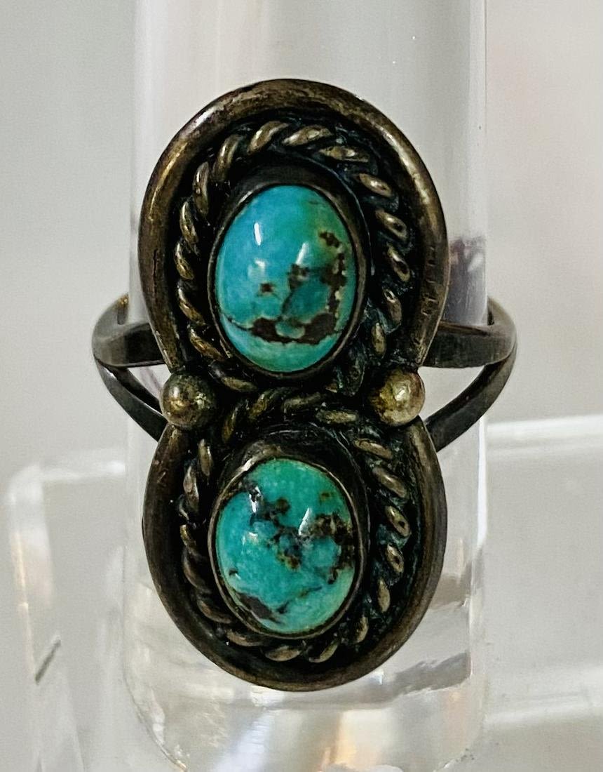 Lot 200: Sterling American Indian turquoise ring vintage