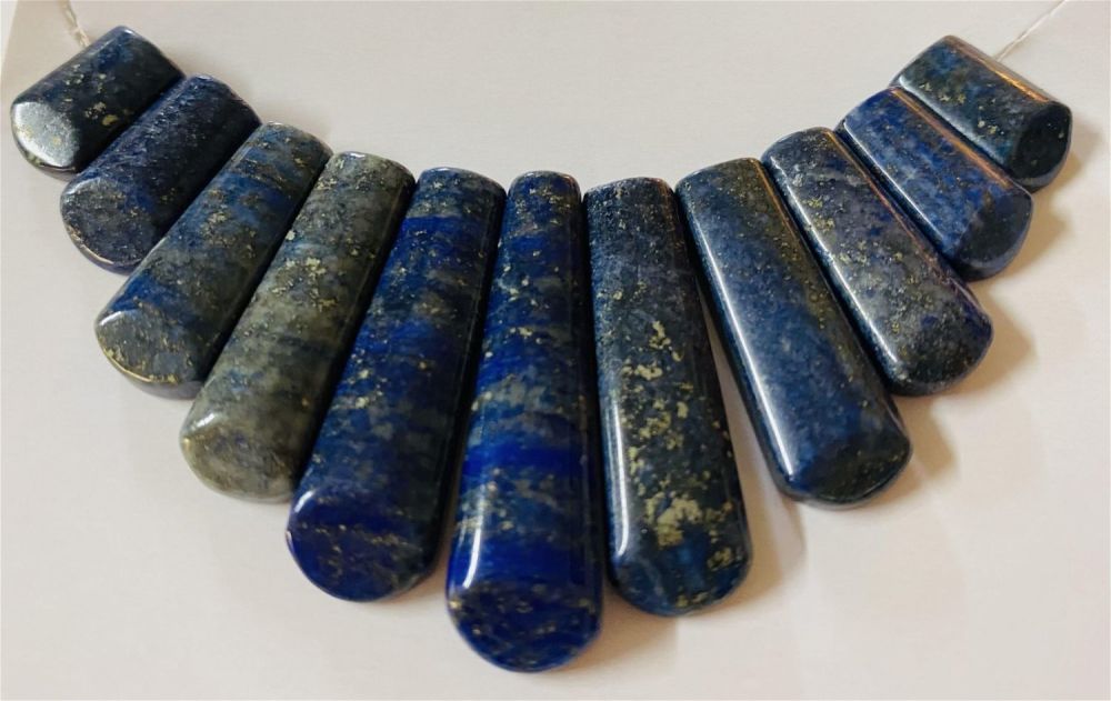 Lot 478: Lapis suite graduated drilled