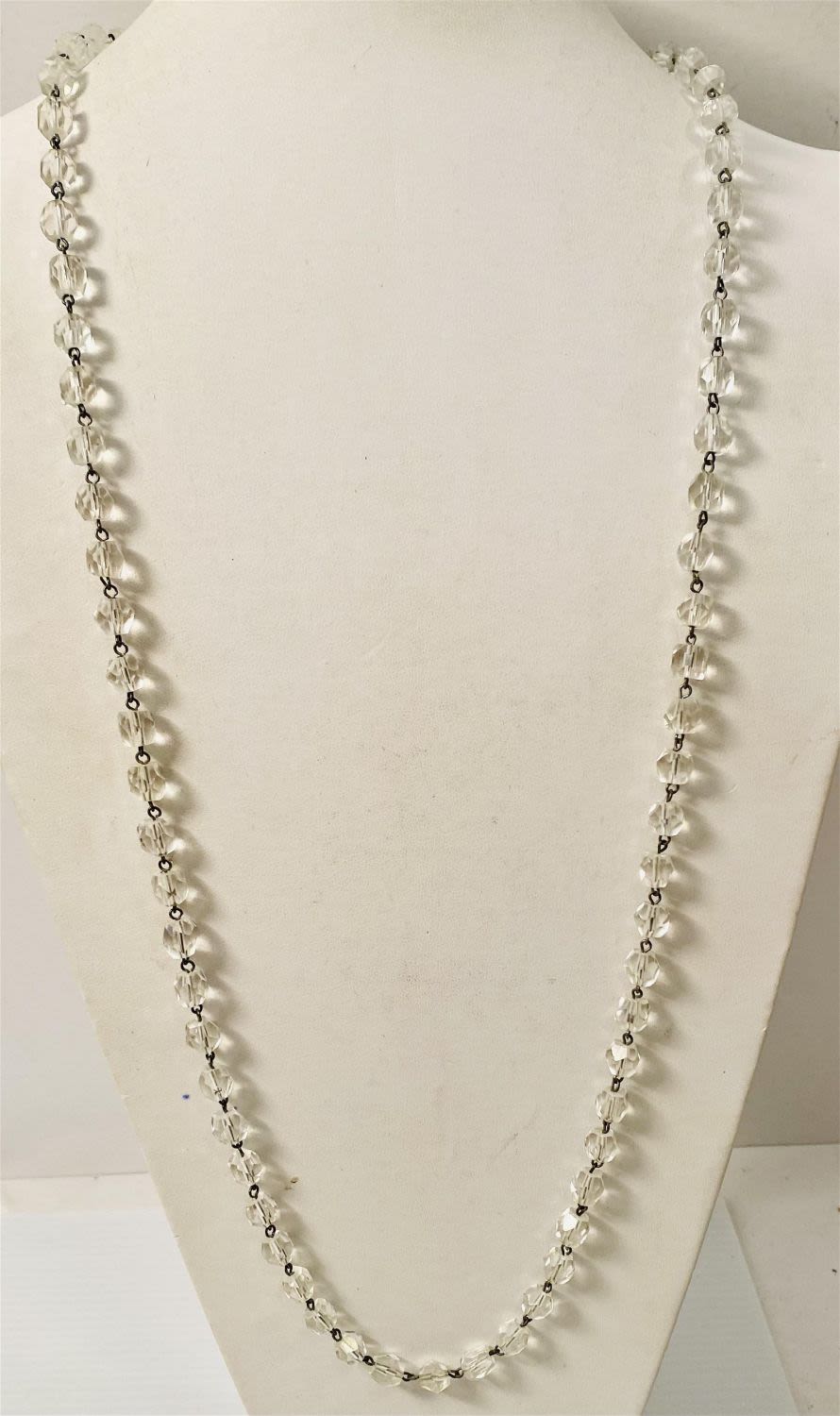 Lot 170: Glass crystal vintage beads long