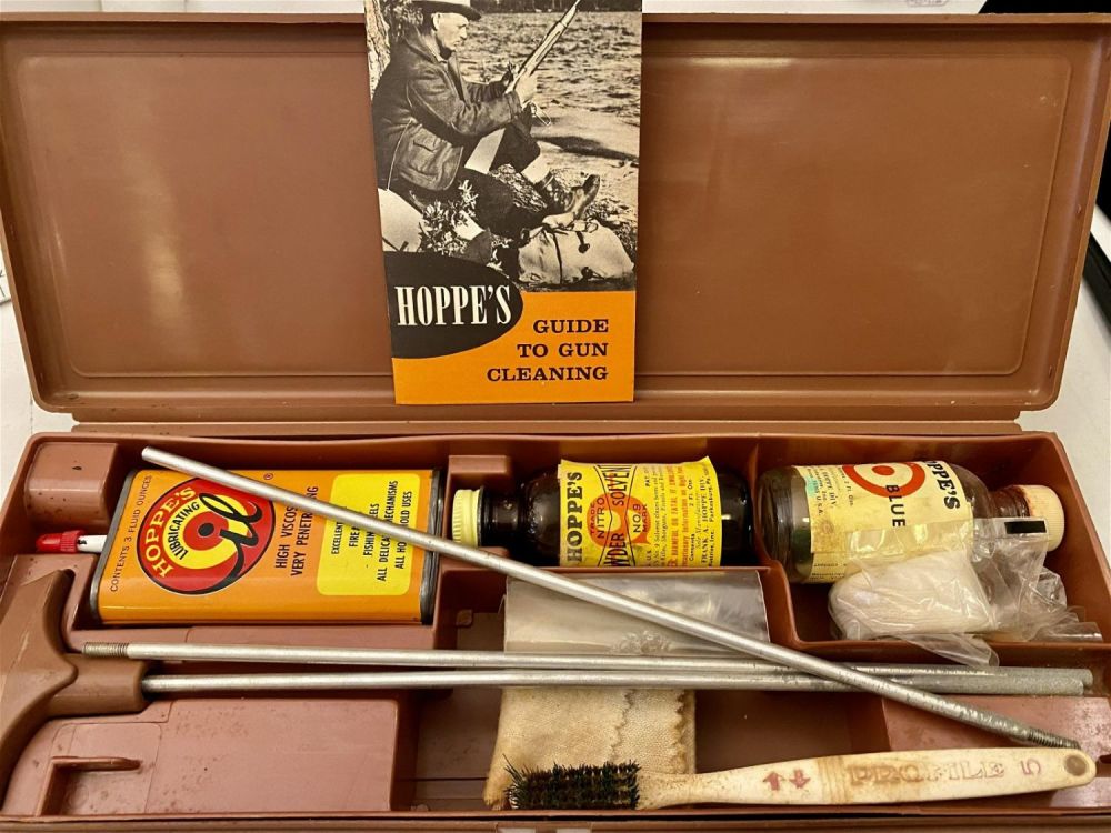 Lot 289: Gun cleaning kit complete