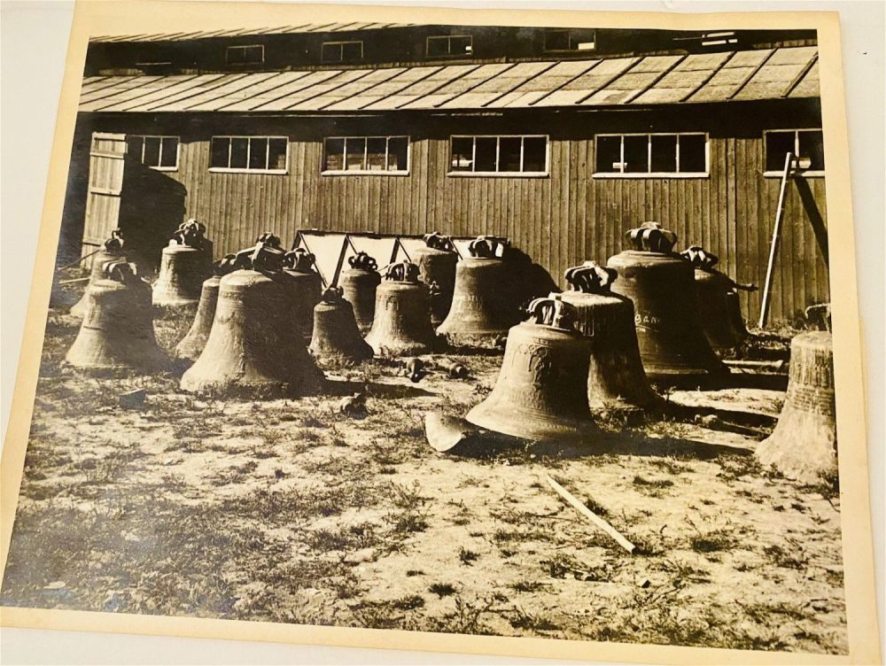 Lot 291: Photo vintage of giant bell yard