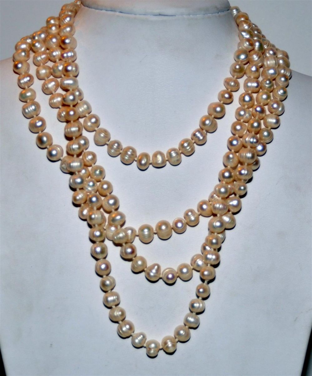 Lot 363: Pearl long strand -baroque