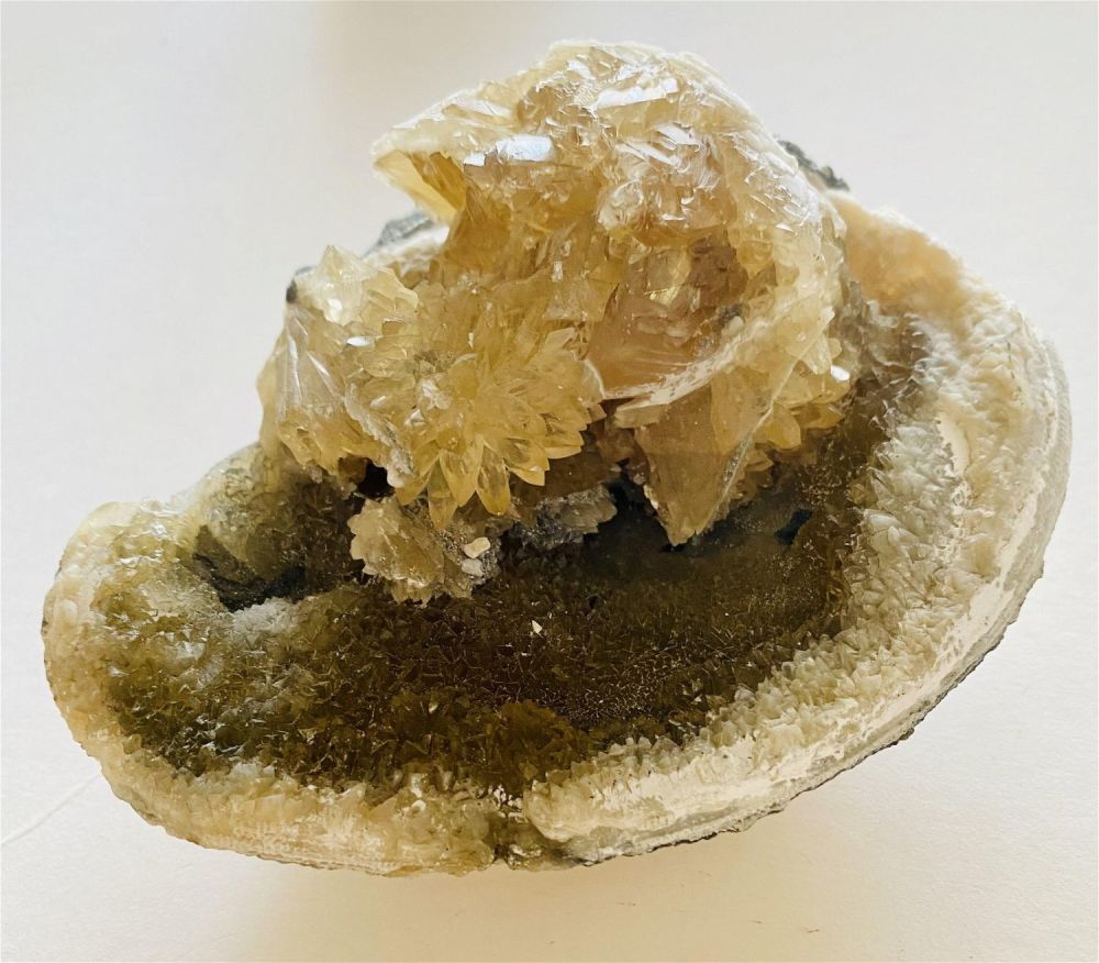 Lot 391: Calcite clam crystal specimen