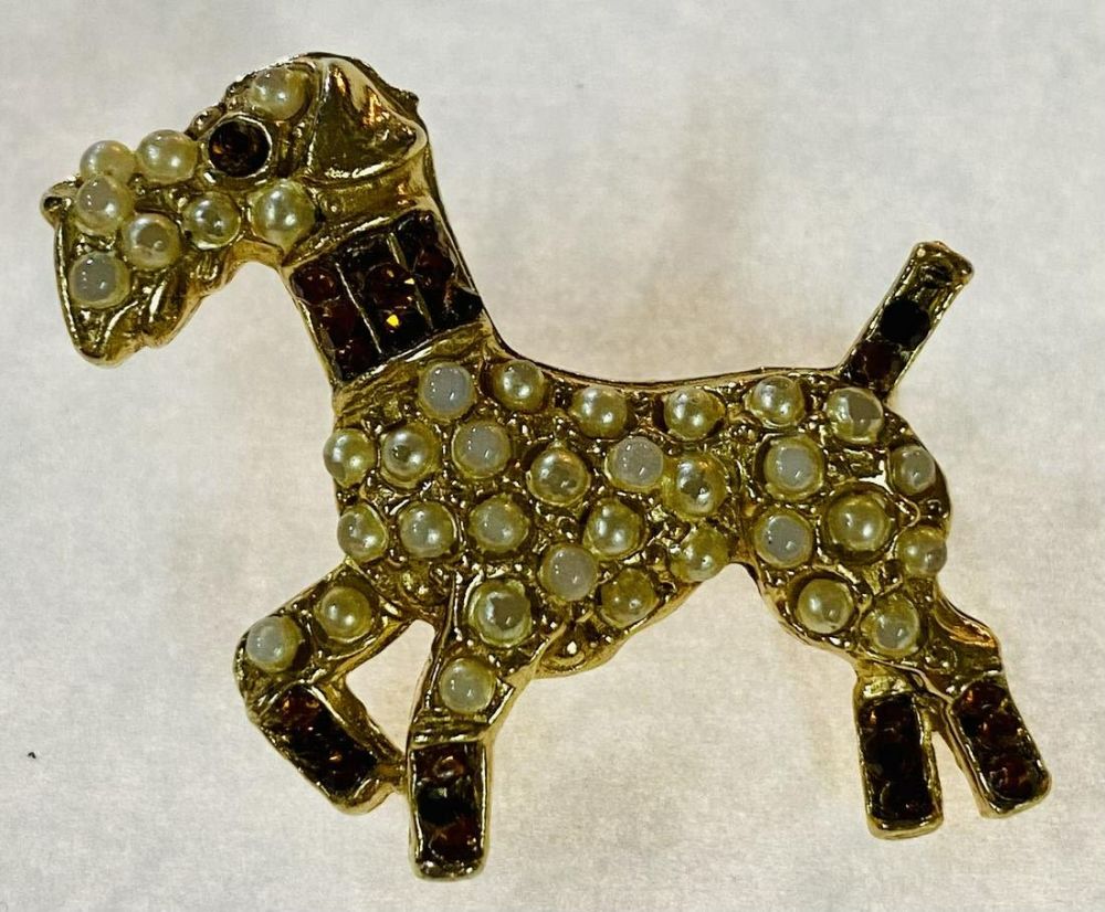 Lot 398: Dog vintage pin/rhinestones