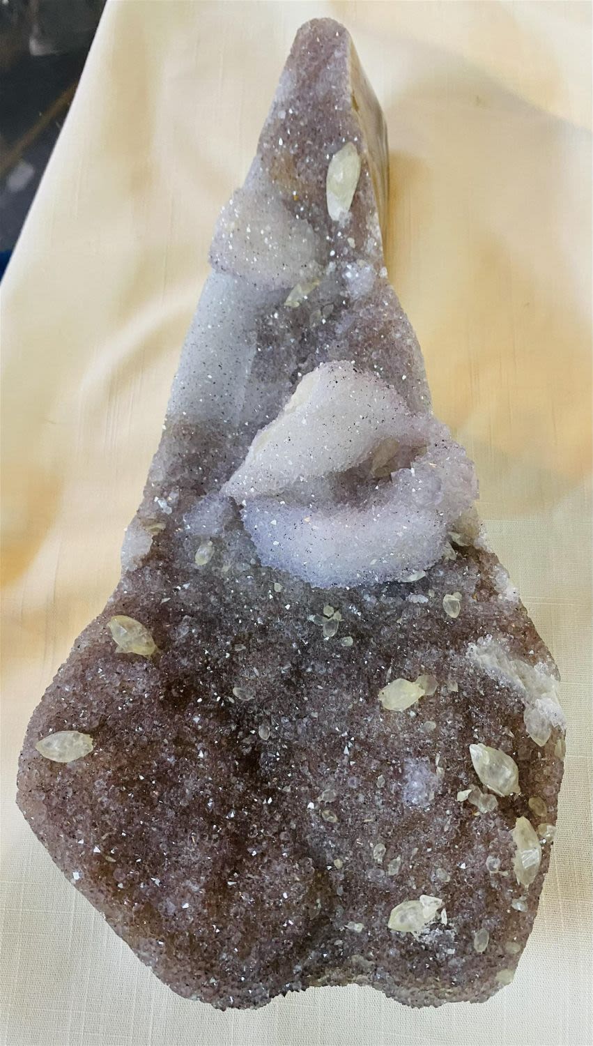 Lot 412: Amethyst polished specimen/crystals and druzy