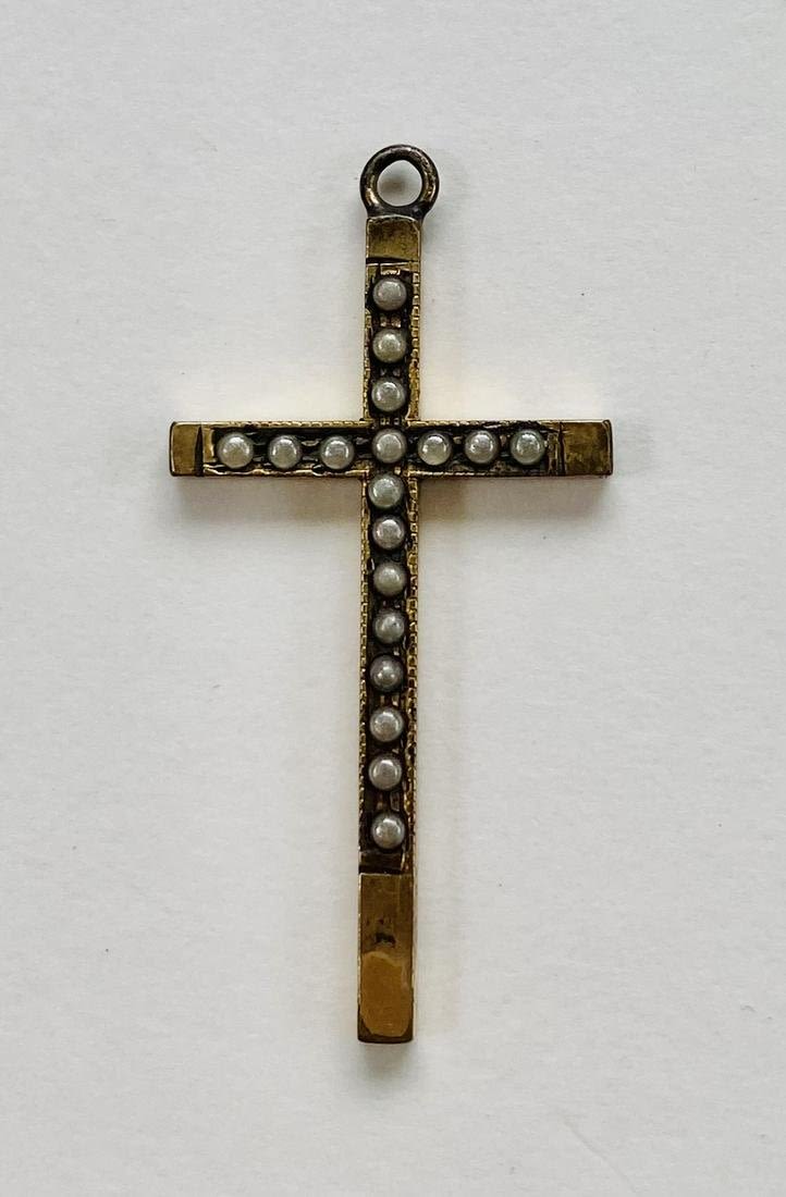 Lot 221: Old cross pendant/pearls