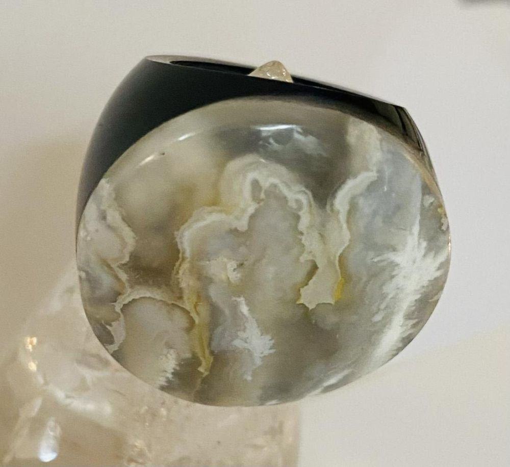 Lot 238: Agate polished dome ring