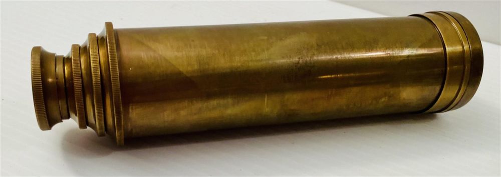 Lot 324: Brass teletscope 3 drawer
