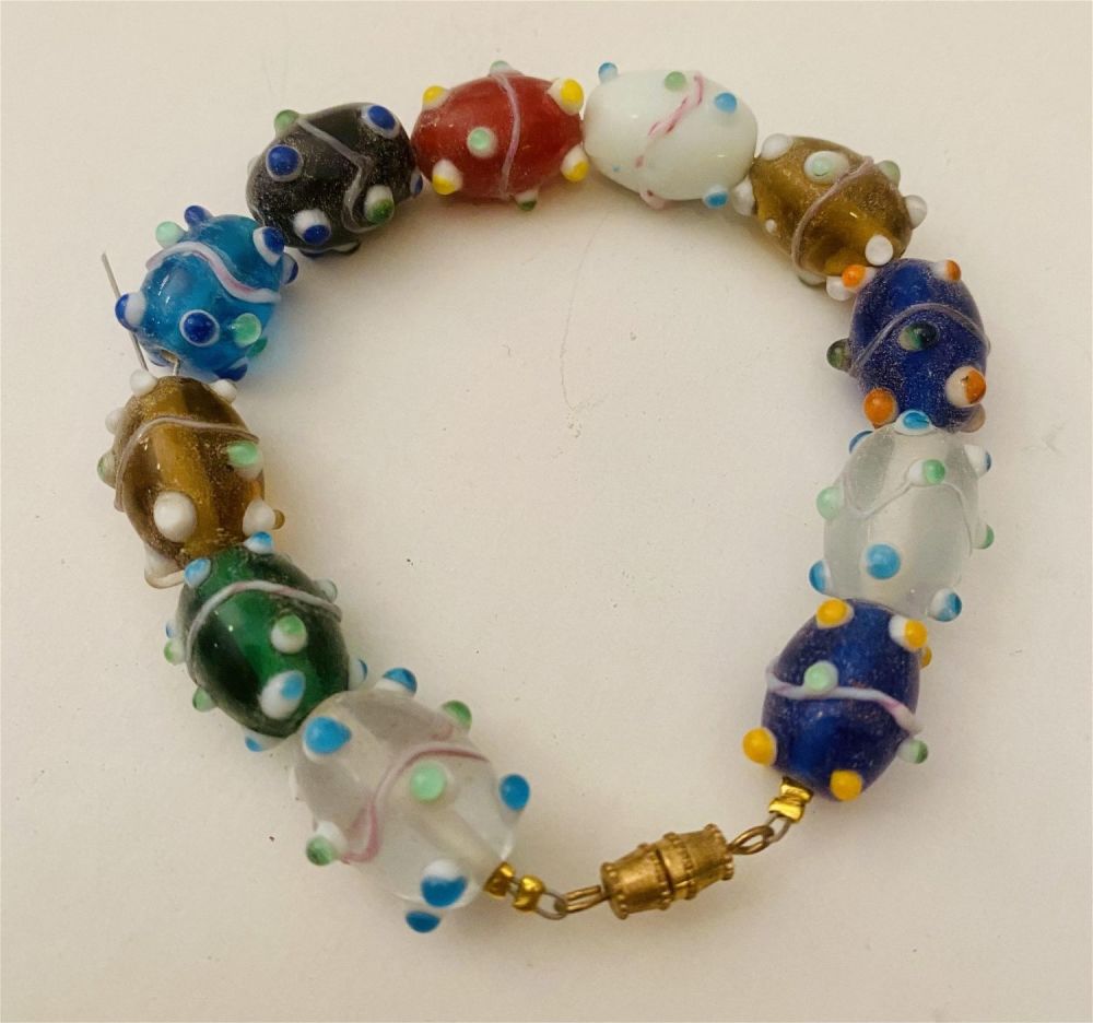 Lot 337: Beaded glass bracelet with clasp