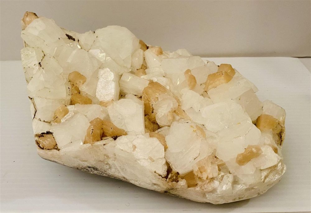 Lot 340: Stilbite apophyllite  mineral specimen