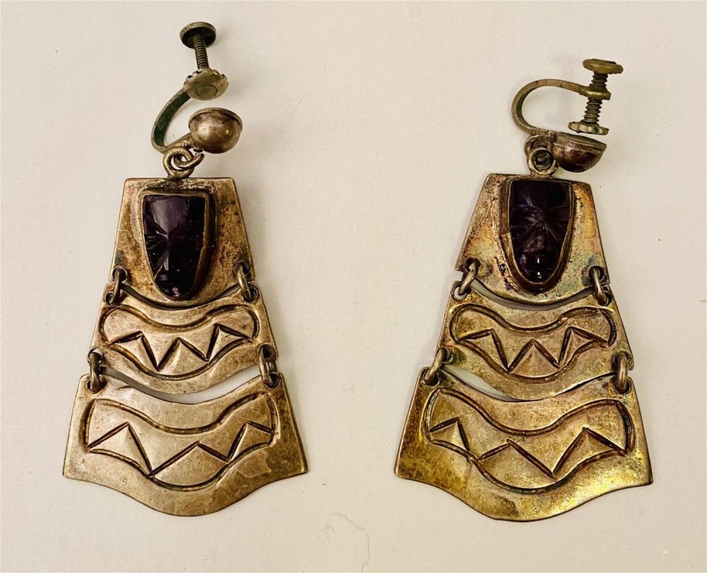 Lot 359: Vintage clip earrings Mexican?