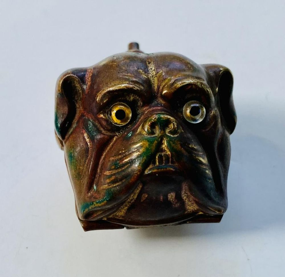 Lot 425: Bulldog coin holder vintage brass pendant