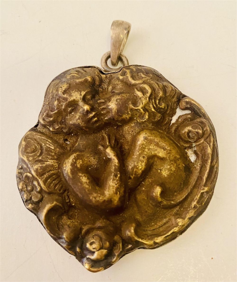 Lot 446: Sterling  cherub metal pendant vintage