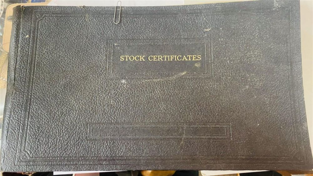 Lot 461: Stock certificate book antique