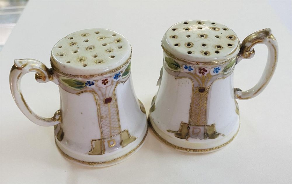 Lot 463: Salt and pepper vintage