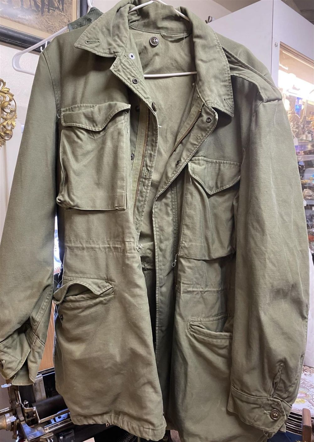 Lot 471: Army green jacket/military