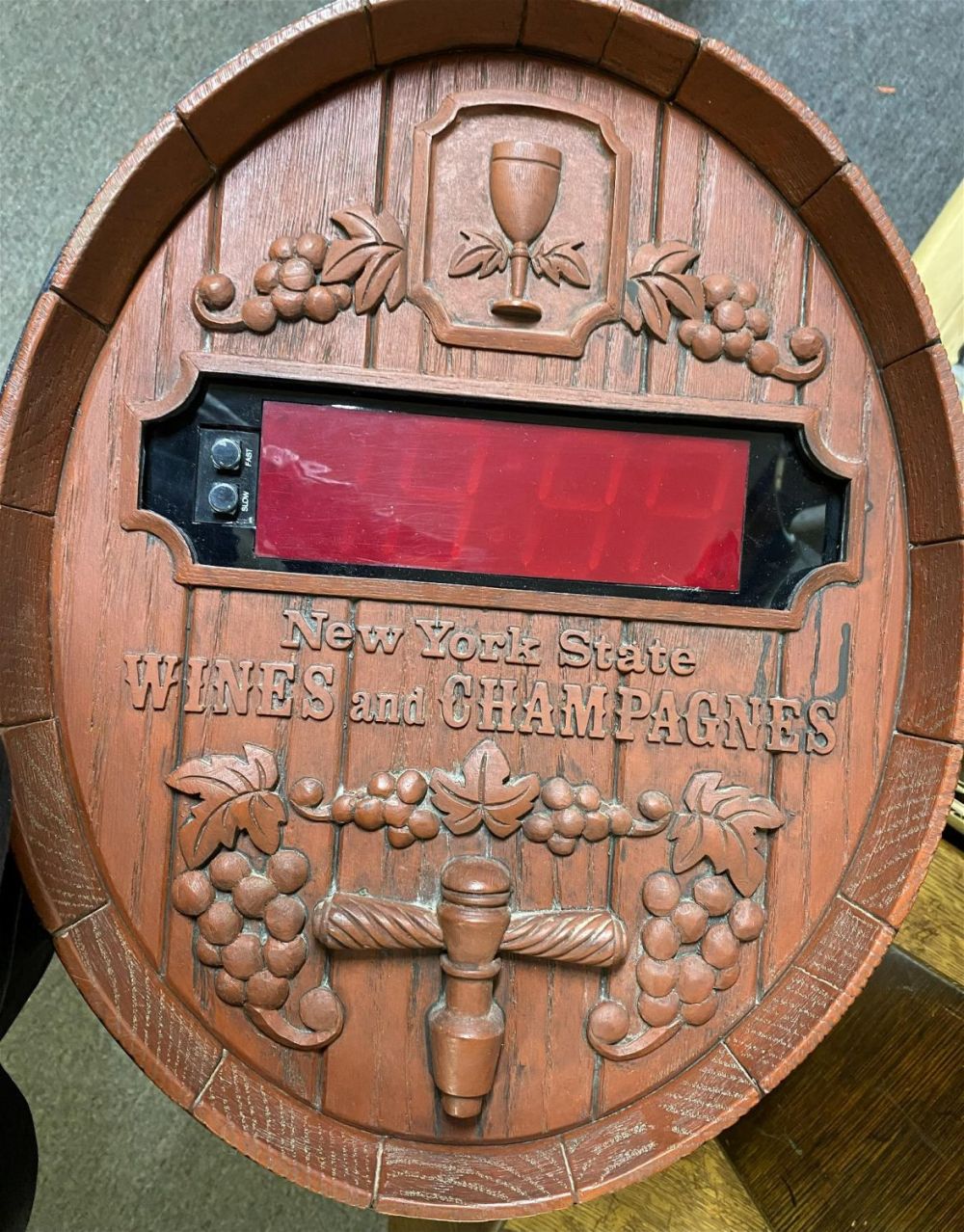 Lot 477: NY State Wines and Champagnes clock promotional