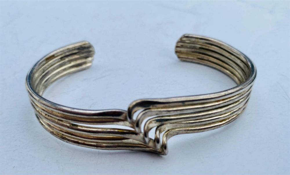 Lot 156: Silver cuff bracelet modern design