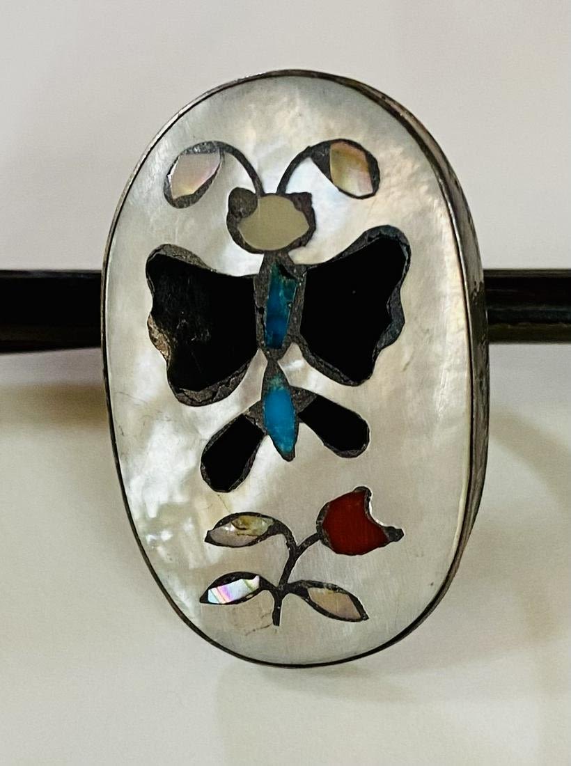 Lot 170: Vintage Mother of pearl inlaid ring-butterfly