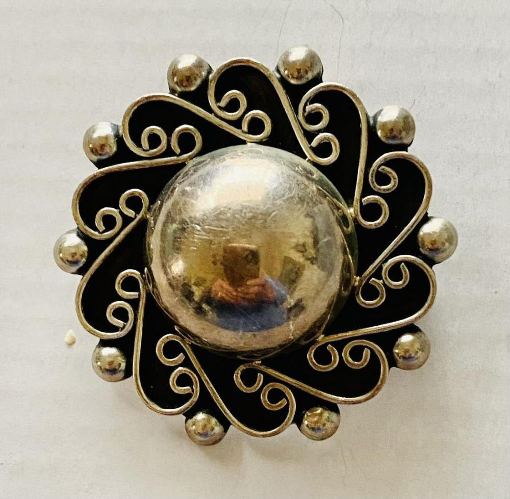 Lot 207: Sterling Mexico signed round pin /pendant