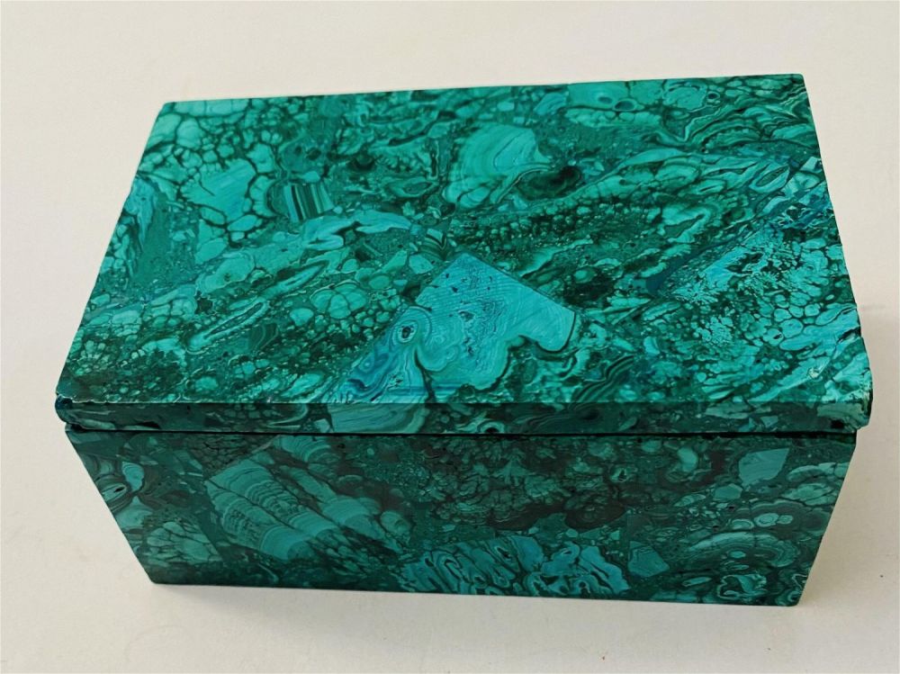 Lot 222: Malachite large box with fitted cover