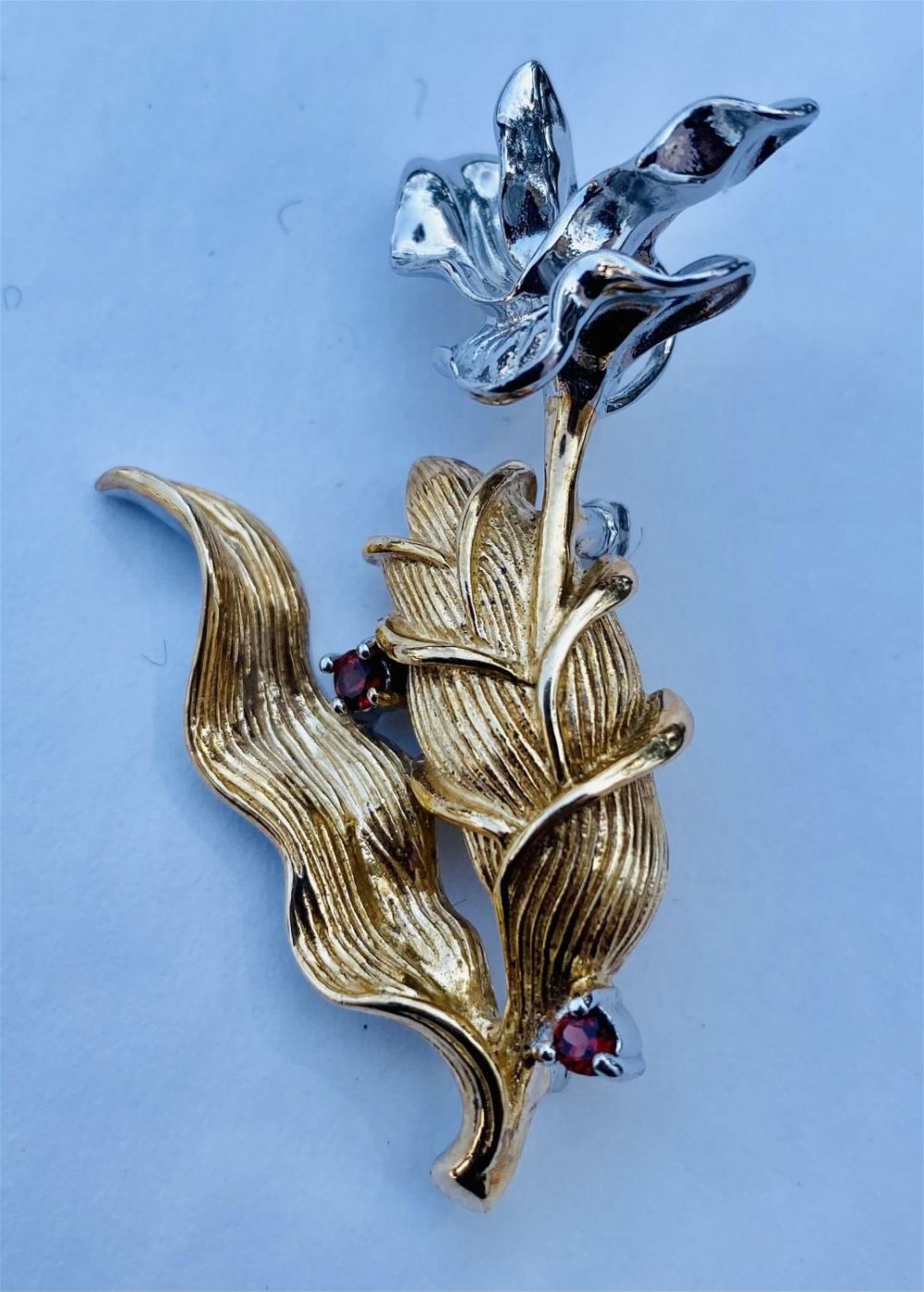 Lot 233: Sterling gold/silver color flower pendant garnets