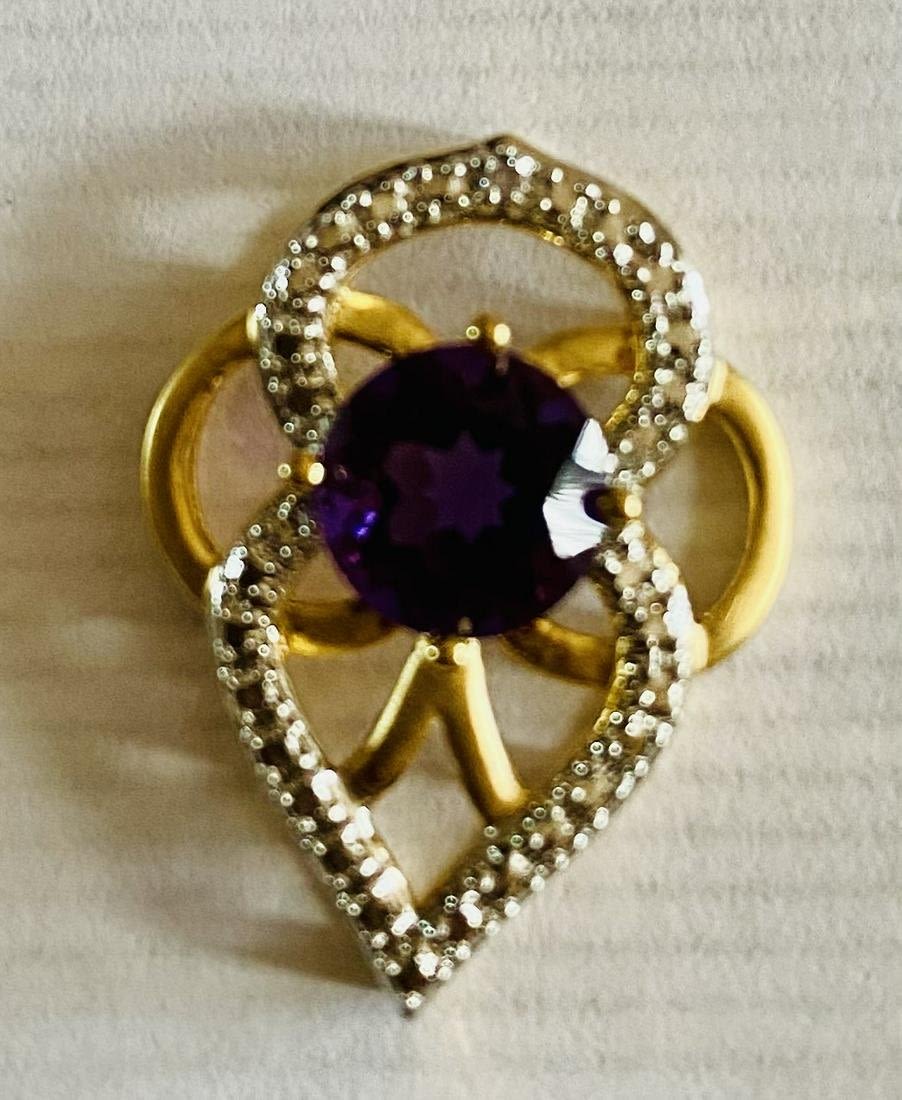 Lot 242: Vermeil pendant garnet swirl