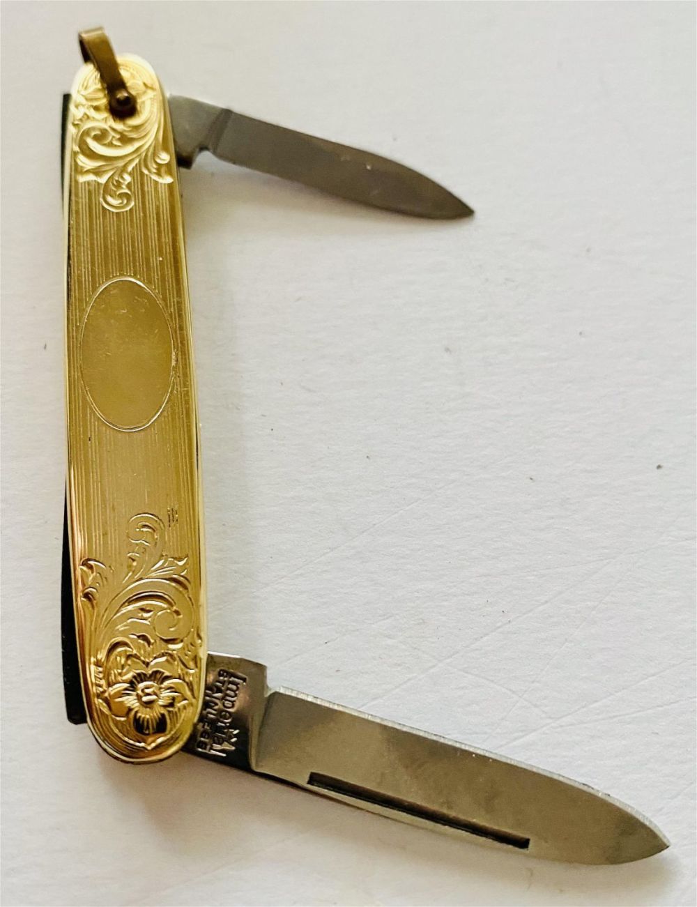 Lot 249: Hadley gold fill 2 blade knife