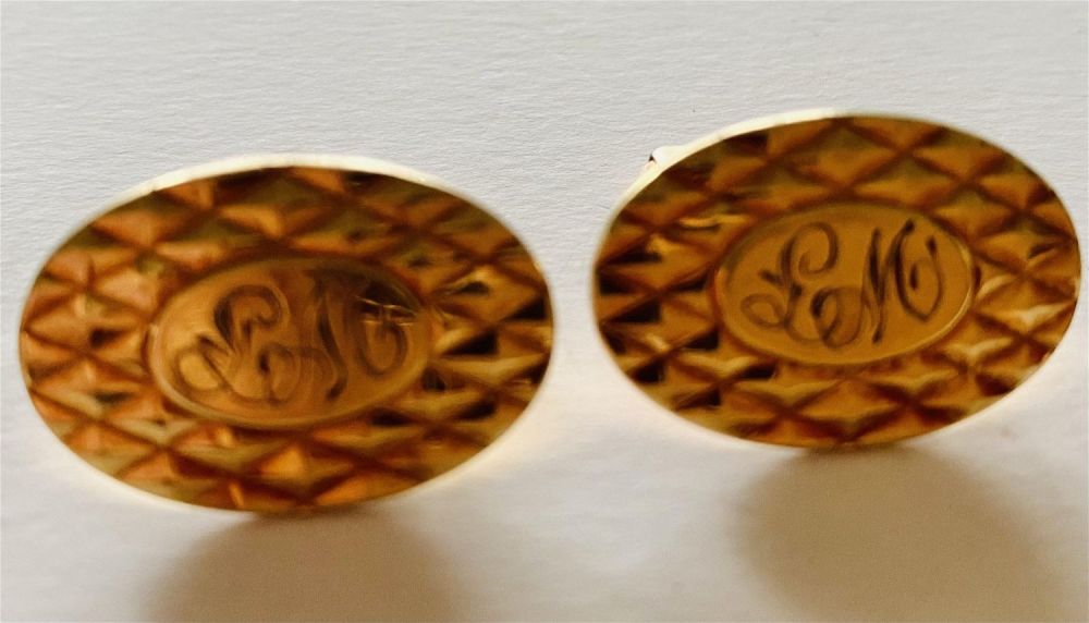 Lot 266: Cufflinks vintage oval gold tone