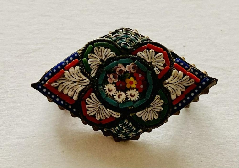 Lot 289: Micromosaic Italian pin marked