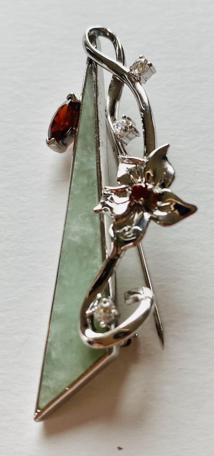 Lot 298: Sterling pendant garnet flower