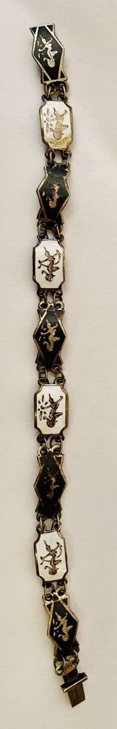 Lot 306: Siamese bracelet white/black sterling
