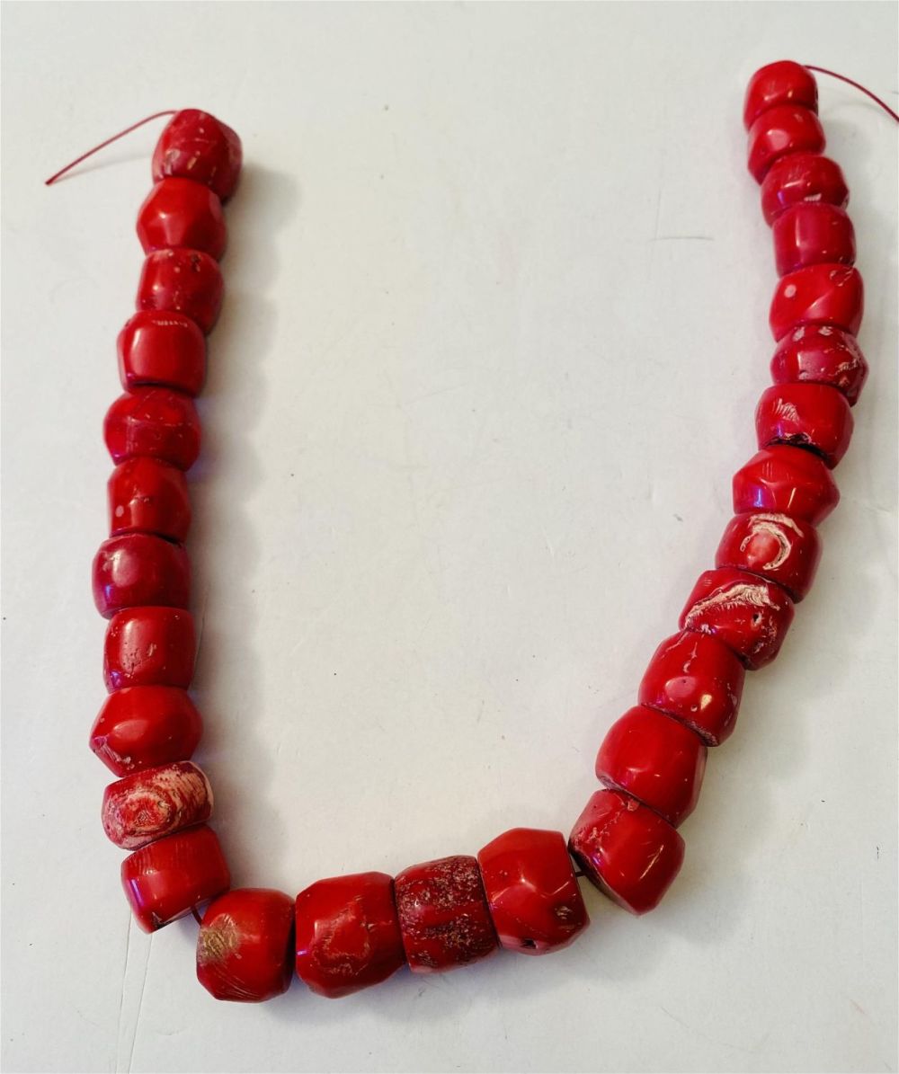 Lot 310: Red coral strand - 16 inches