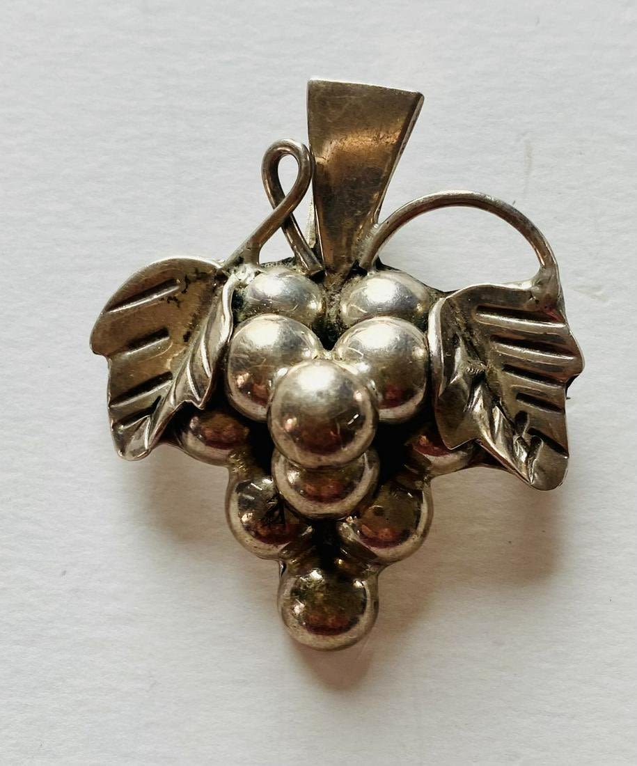 Lot 318: Mexico grape pin/pendant signed