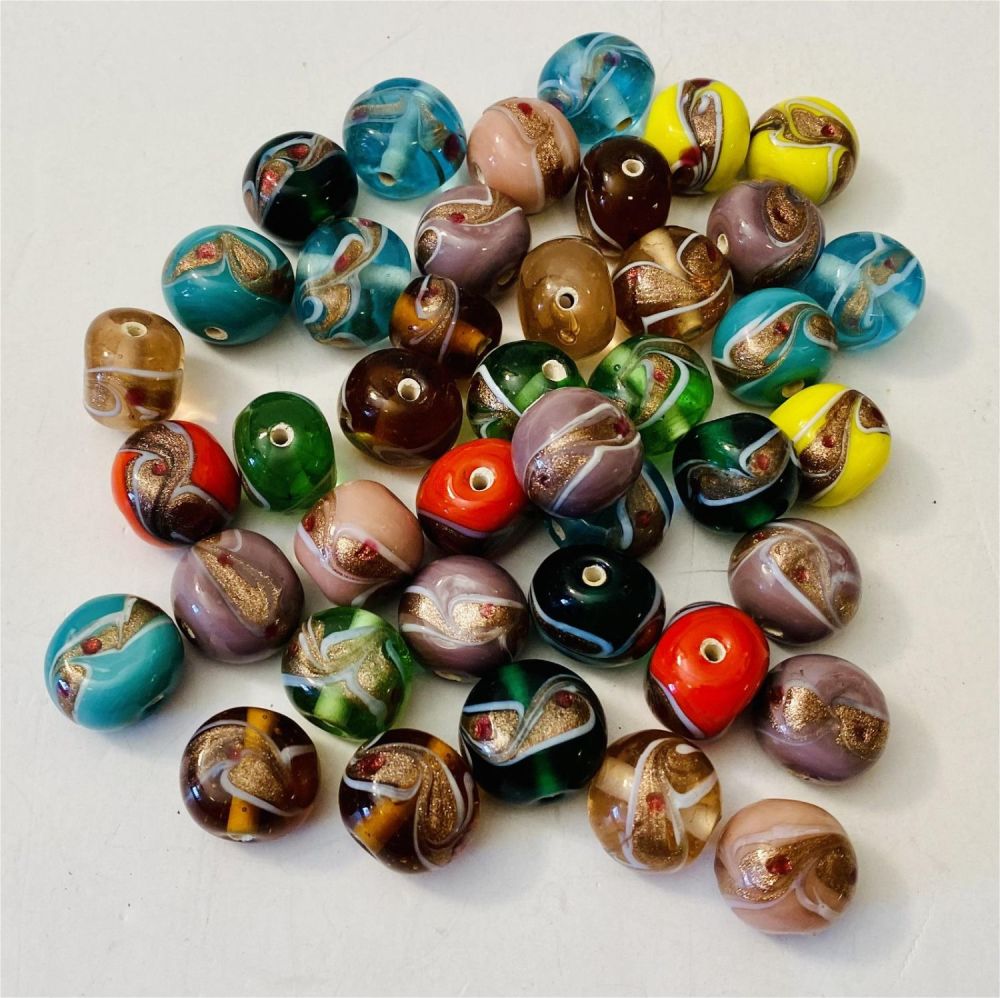 Lot 325: Beads multi color - gold on some
