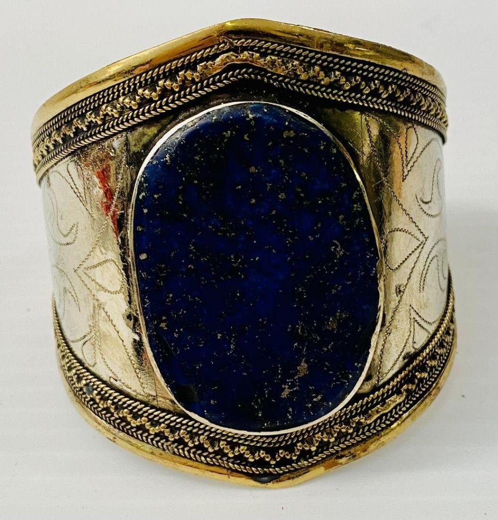 Lot 342: Lapis cuff bracelet cabochon
