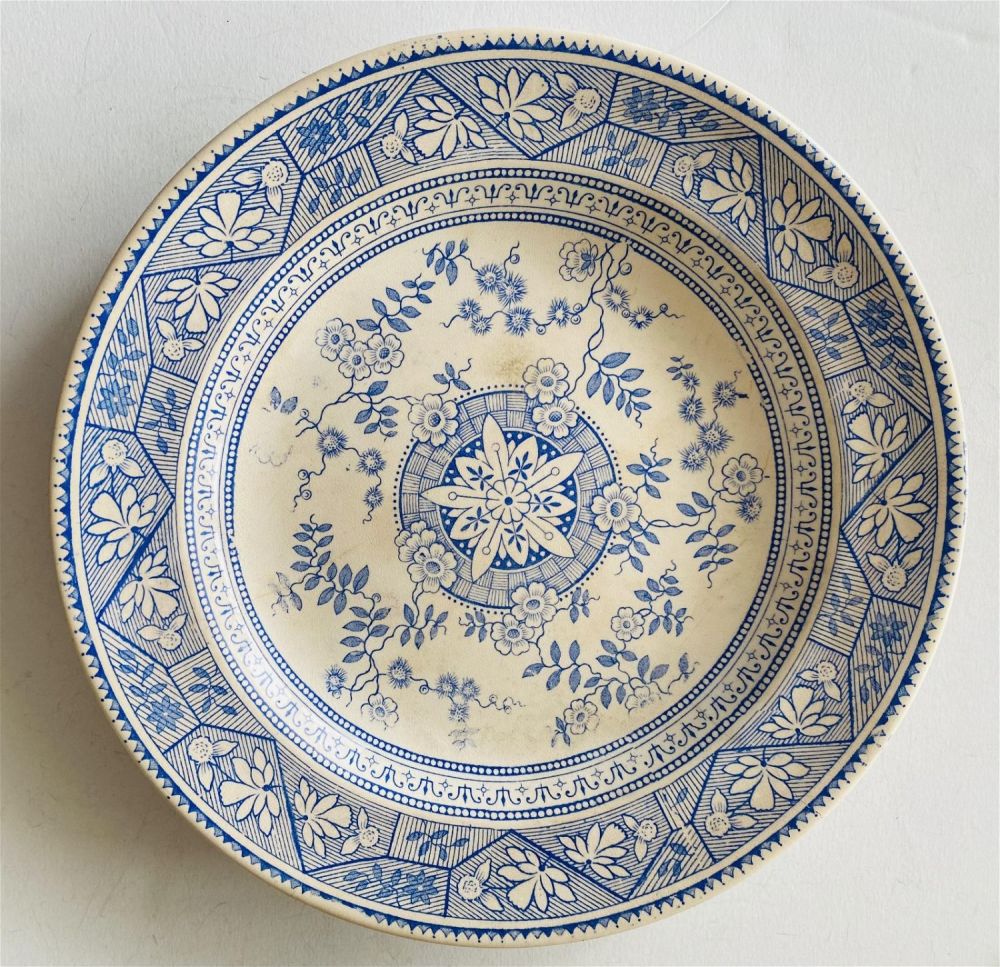 Lot 347: Antique blue transfer Gordon LS & S England plate