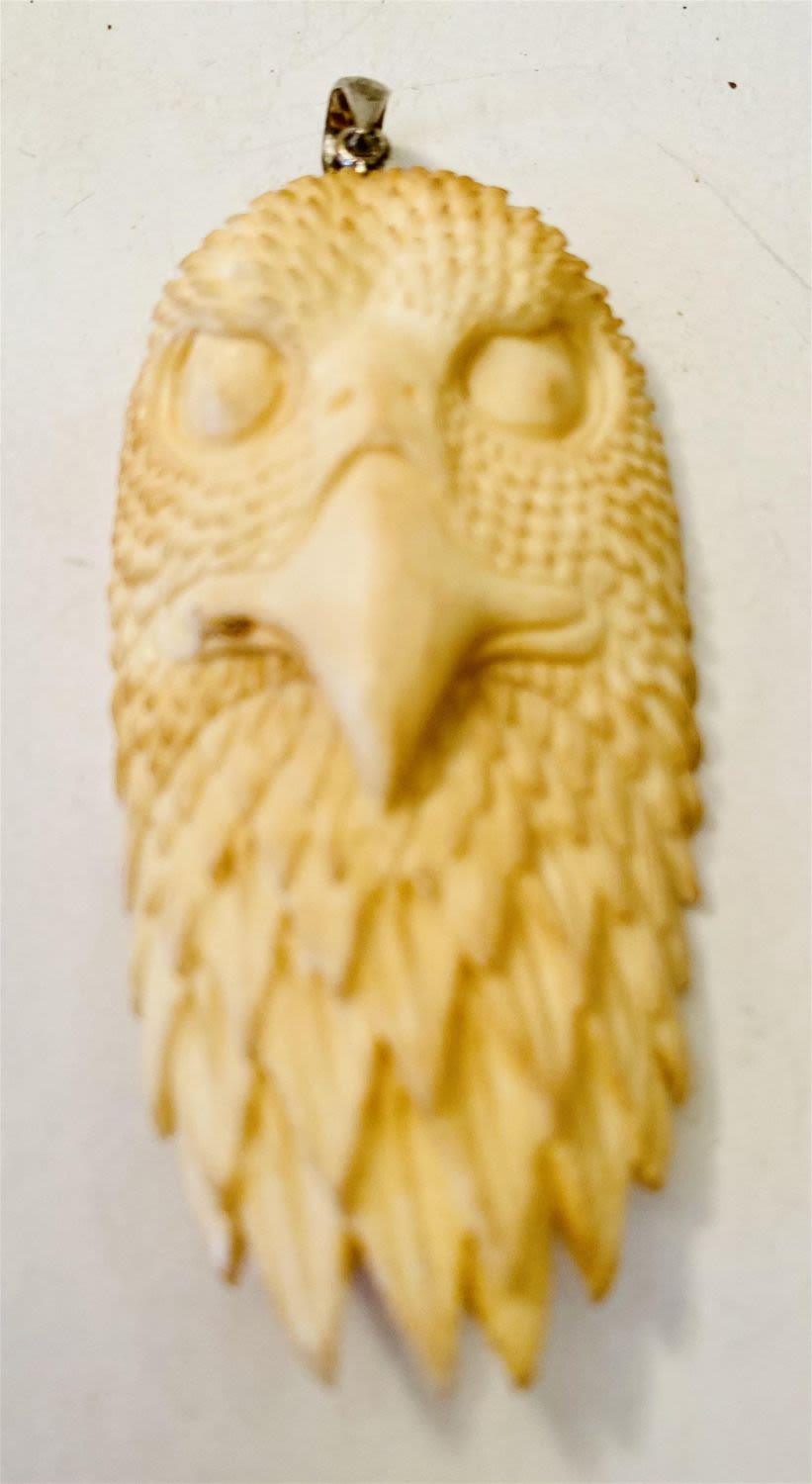 Lot 350: Eagle bone carved pendant