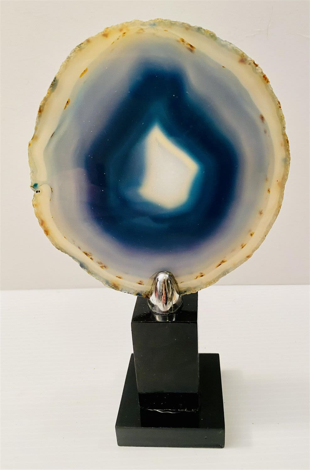 Lot 352: Agate sliced /display stand
