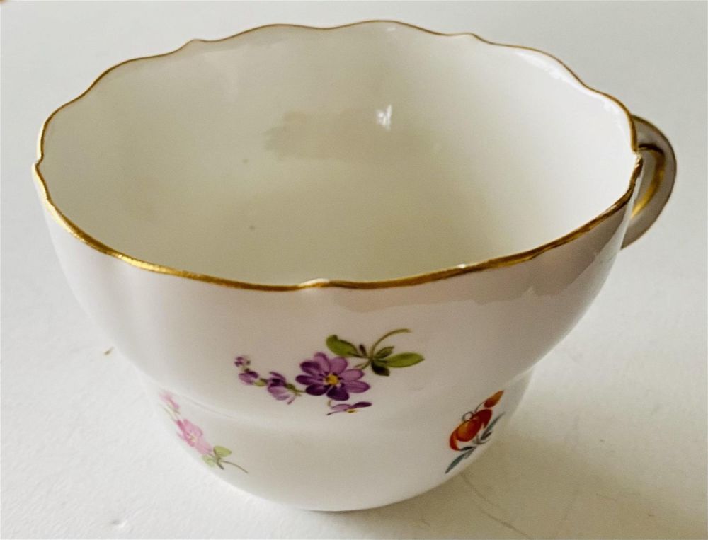 Lot 405: Meissen tea cup antique