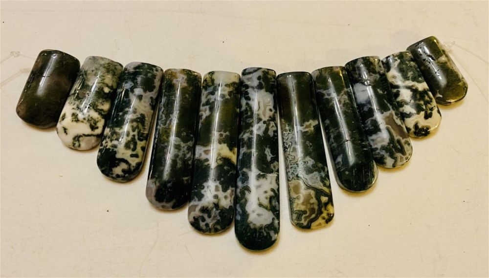 Lot 171: Moss agate princess suite