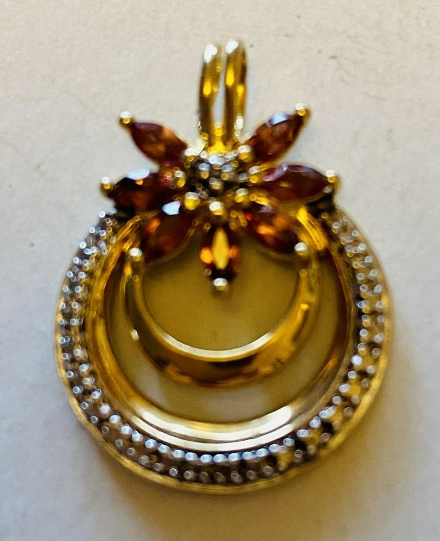 Lot 207: Vermeil amethyst circle pendant