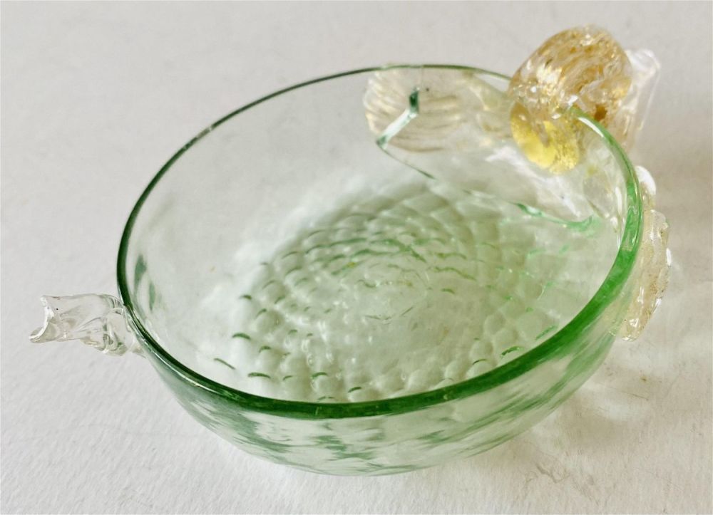 Lot 212: Murano glass miniature fancy bowl