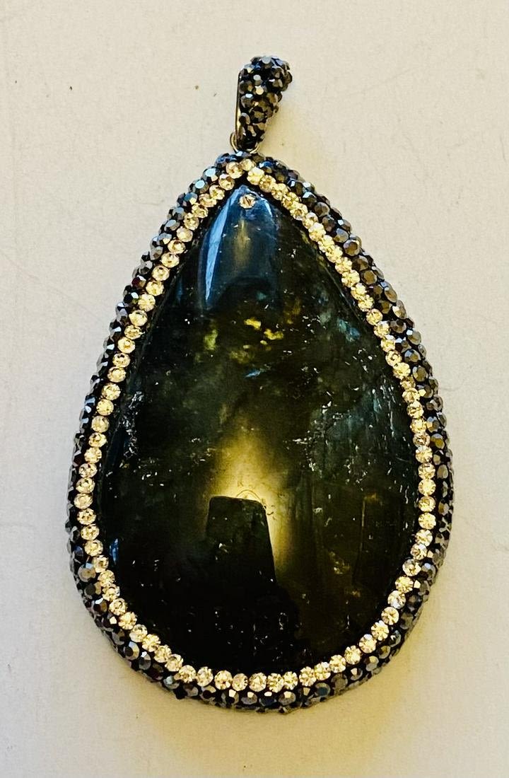 Lot 219: Labradorite pendant- pear shape