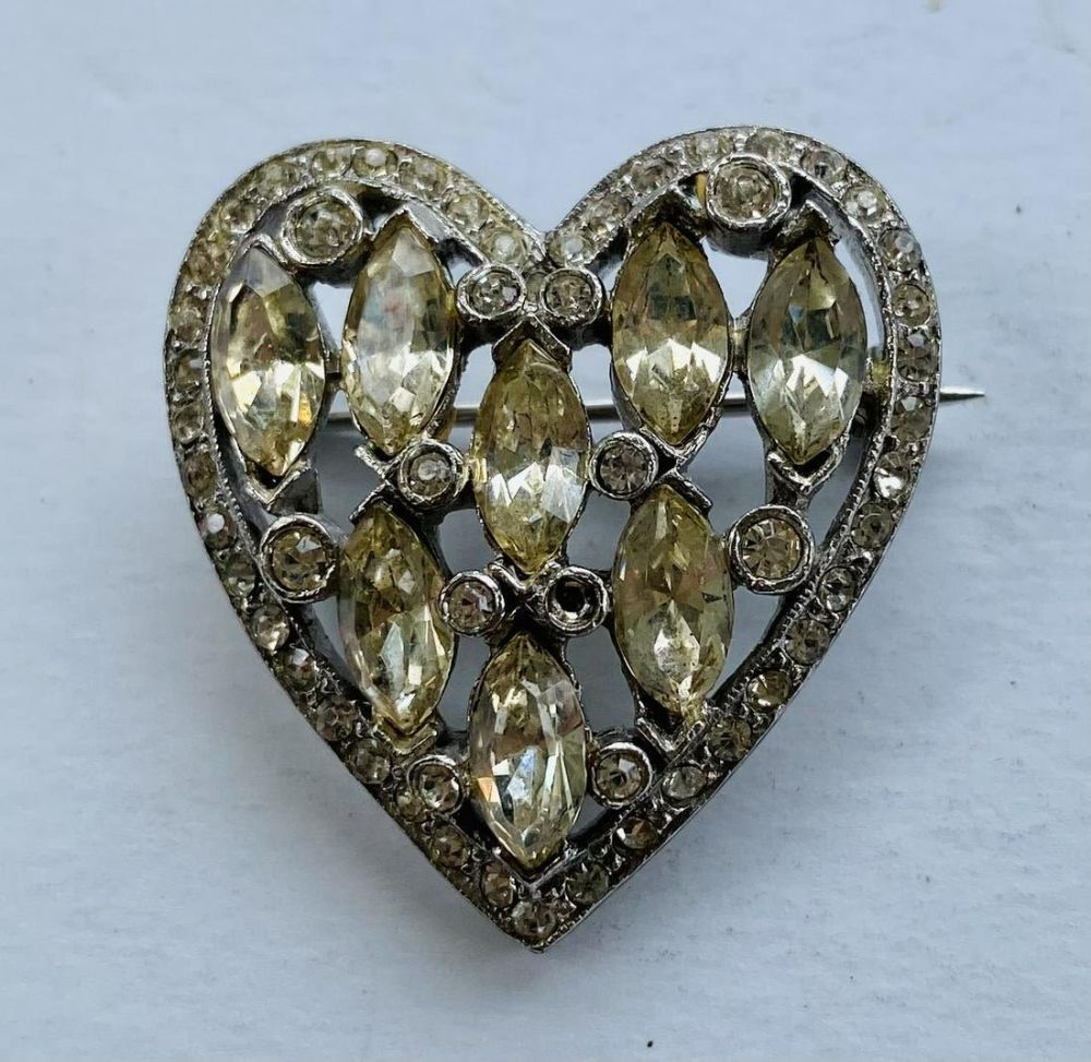 Lot 178: Heart rhinestone large pin